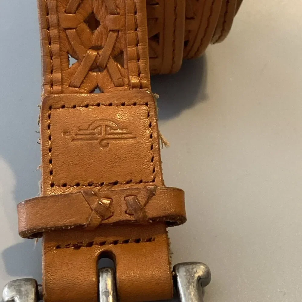 Dockers Womens Size Medium Lt Brown Leather Belt Textured Design Geometric